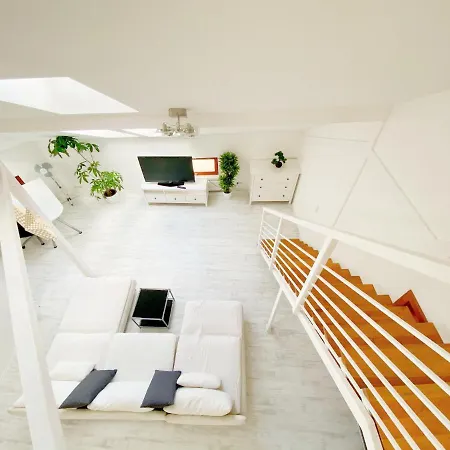 Loft With Rooftop And Free Parking In Garage Apartman Budapest