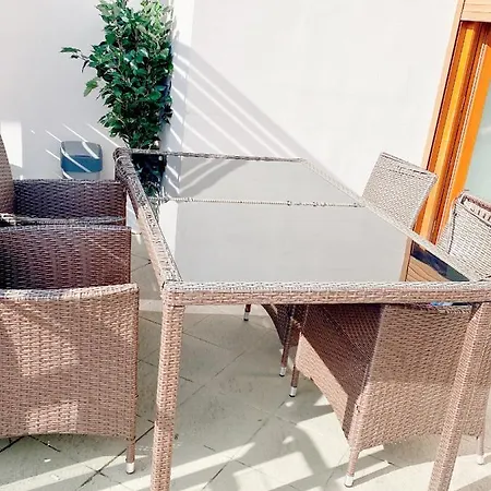 דירה Loft With Rooftop And Free Parking In Garage