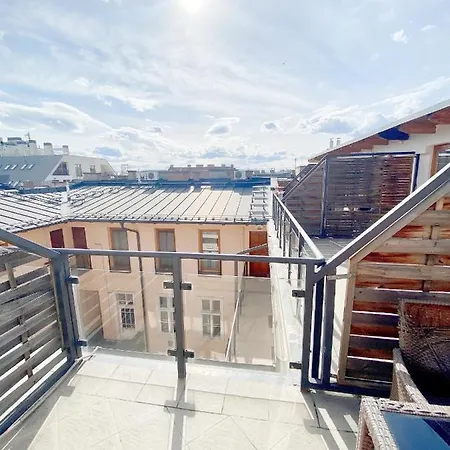Loft With Rooftop And Free Parking In Garage * ブダペスト