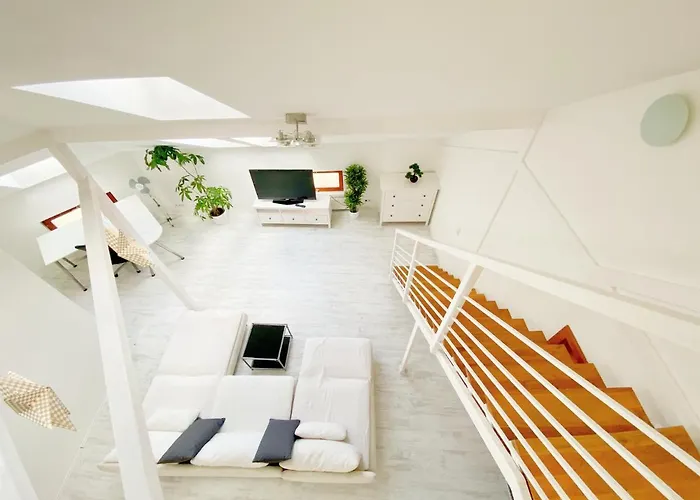 Loft With Rooftop And Free Parking In Garage Apartament Budapesta