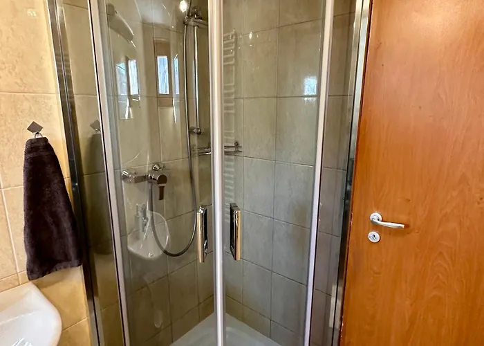 Loft With Rooftop And Free Parking In Garage Apartament Budapesta