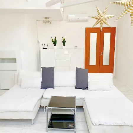 Loft With Rooftop And Free Parking In Garage *