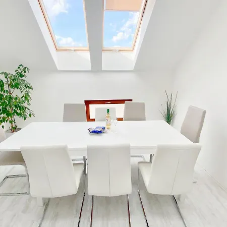 Loft With Rooftop And Free Parking In Garage *