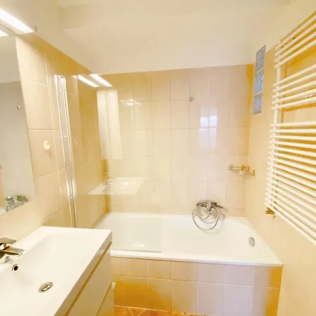 شقة Loft With Rooftop And Free Parking In Garage بودابست